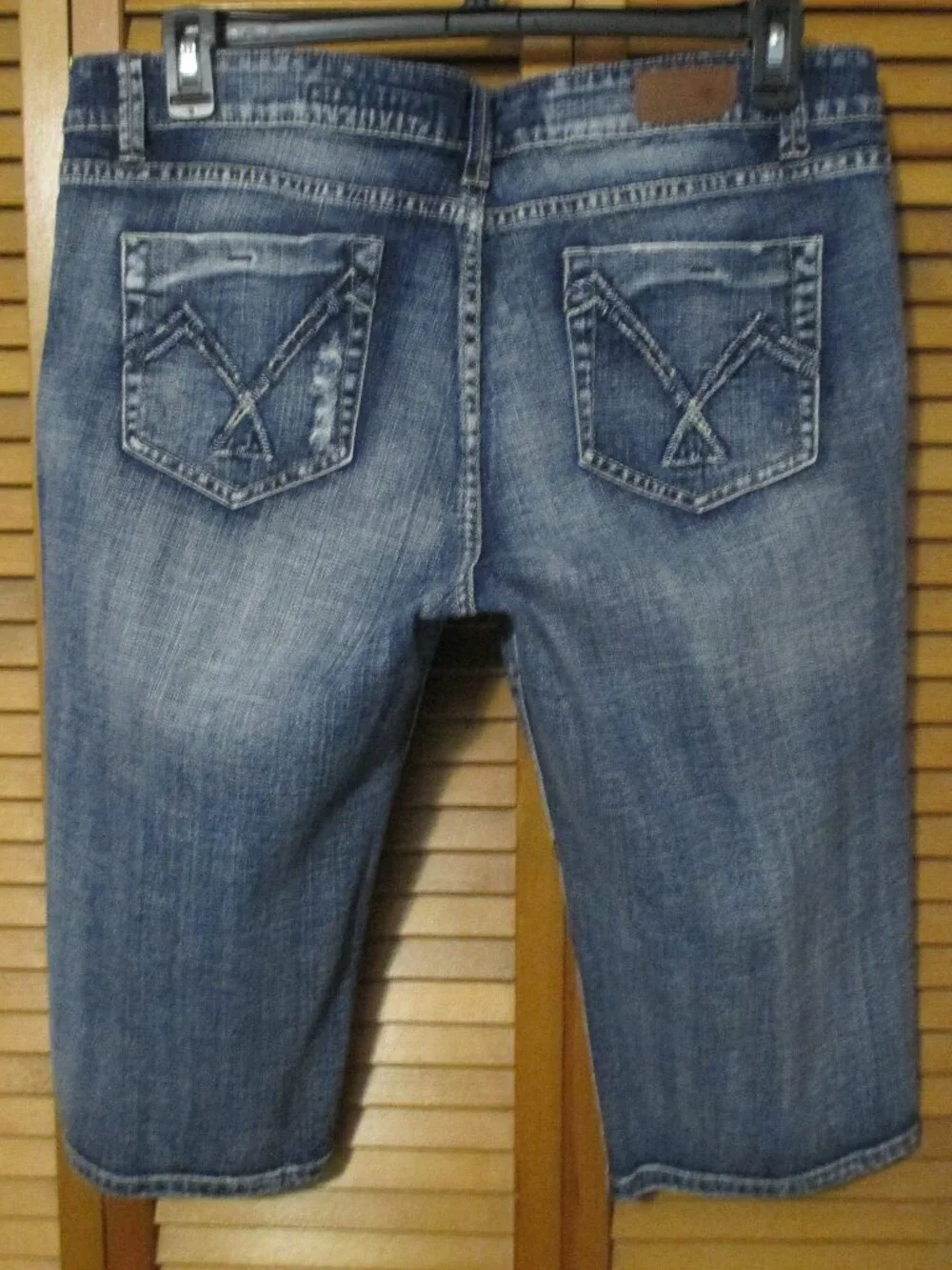 Vigoss denim shorts blue Bermuda with distressed spots pockets stretch size 17